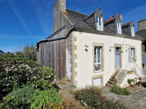 4 family home, walking distance to the beach